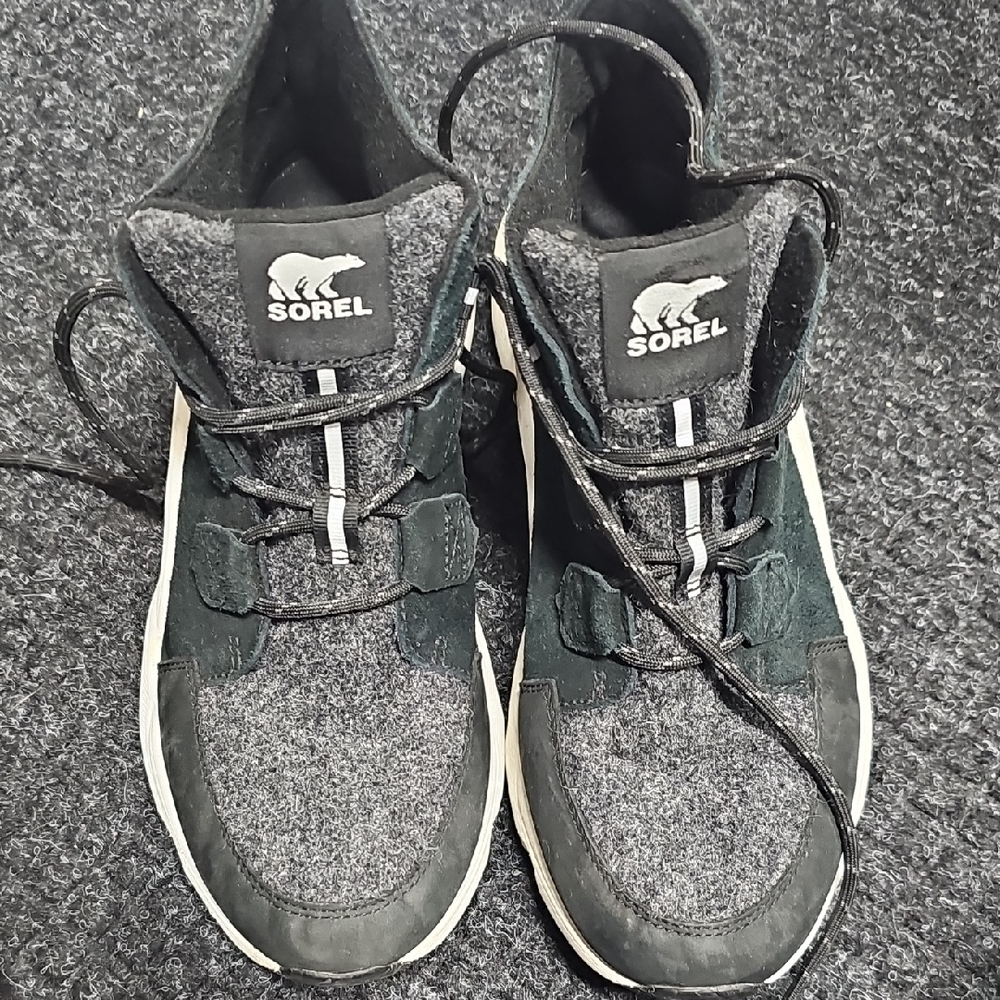 Sorel Woman's Black and Gray Boots/sneakers